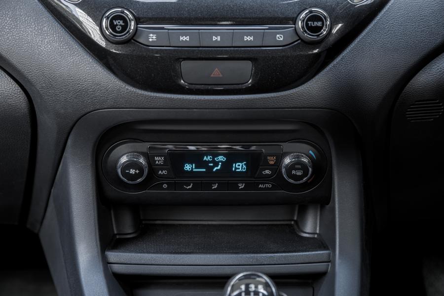 Детали интерьера Ford Figo Freestyle 2020 года  (фото 28 из 40)